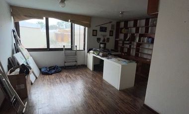 VENDO CASA CONSERVADA EN MAGDALENA CERCA A LA PERA DEL AMOR