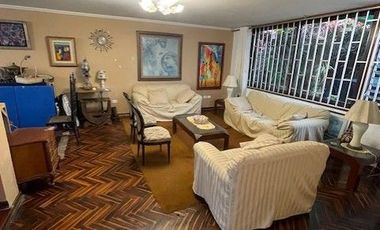 VENDO CASA CONSERVADA EN MAGDALENA CERCA A LA PERA DEL AMOR