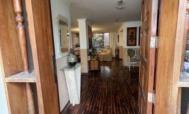 VENDO CASA CONSERVADA EN MAGDALENA CERCA A LA PERA DEL AMOR