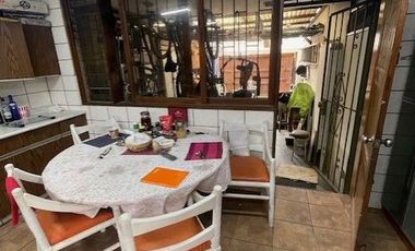 VENDO CASA CONSERVADA EN MAGDALENA CERCA A LA PERA DEL AMOR