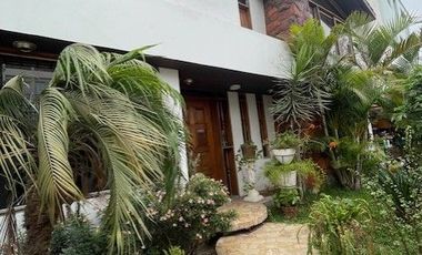 VENDO CASA CONSERVADA EN MAGDALENA CERCA A LA PERA DEL AMOR