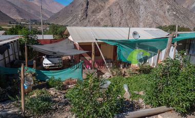 Venta de casa de 3D, 2B, amplio estacionamiento. Terreno de 450 m2. Rivadavia, Valle del Elqui. $65 millones