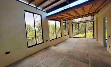 Venta Casa   Campestre de Lujo en el Bosque,  Para Estrenar, Excelente Ubicación, doble proposito:residencial y/o comercial.