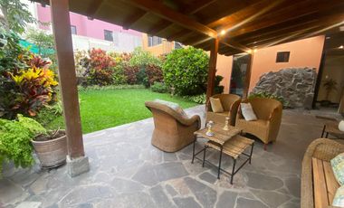 HERMOSA CASA VISTA PARQUE SURCO LIMITE MIRAFLORES
