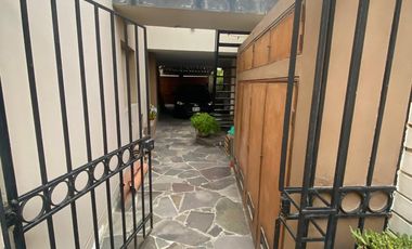 HERMOSA CASA VISTA PARQUE SURCO LIMITE MIRAFLORES
