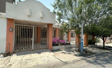 Casa en VENTA con más de 350m² de TERRENO cerca de avenidas principales como Av. Universidad