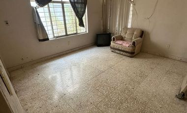 Casa en VENTA con más de 350m² de TERRENO cerca de avenidas principales como Av. Universidad