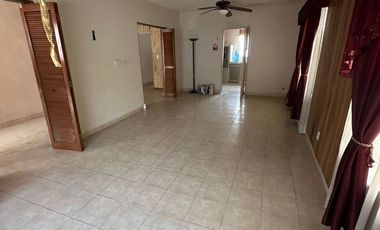 Casa en VENTA con más de 350m² de TERRENO cerca de avenidas principales como Av. Universidad