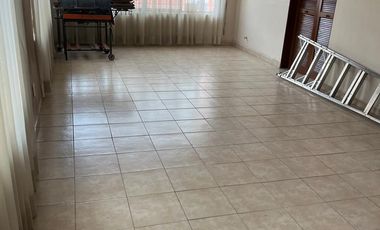 Casa en VENTA con más de 350m² de TERRENO cerca de avenidas principales como Av. Universidad