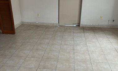 Casa en VENTA con más de 350m² de TERRENO cerca de avenidas principales como Av. Universidad