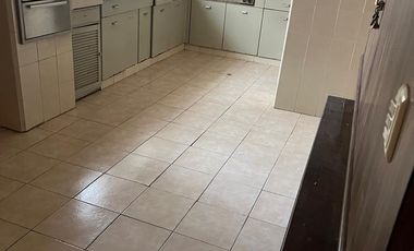 Casa en VENTA con más de 350m² de TERRENO cerca de avenidas principales como Av. Universidad