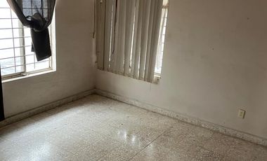 Casa en VENTA con más de 350m² de TERRENO cerca de avenidas principales como Av. Universidad