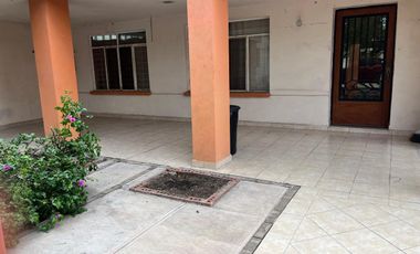 Casa en VENTA con más de 350m² de TERRENO cerca de avenidas principales como Av. Universidad