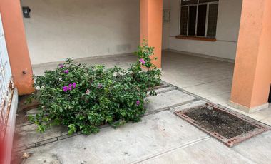 Casa en VENTA con más de 350m² de TERRENO cerca de avenidas principales como Av. Universidad