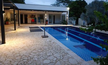 CASA CAMPESTRE, DE UN SOLO NIVEL, EN SOPETRAN, VEREDA EL RODEO, ANT