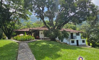 Finca en la parcealción La Siria con piscina en venta. Amagá - Antioquia