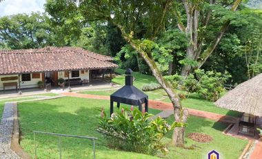 Finca en la parcealción La Siria con piscina en venta. Amagá - Antioquia