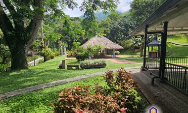 Finca en la parcealción La Siria con piscina en venta. Amagá - Antioquia
