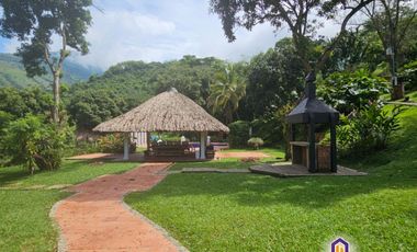 Finca en la parcealción La Siria con piscina en venta. Amagá - Antioquia