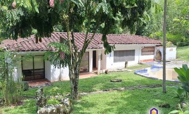 Finca en la parcealción La Siria con piscina en venta. Amagá - Antioquia