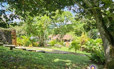 Finca en la parcealción La Siria con piscina en venta. Amagá - Antioquia
