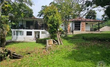 Finca en la parcealción La Siria con piscina en venta. Amagá - Antioquia