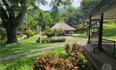 Finca en la parcealción La Siria con piscina en venta. Amagá - Antioquia