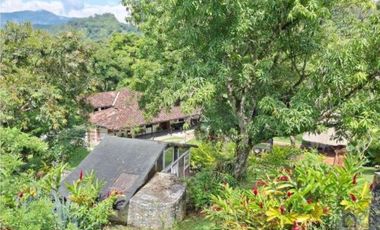 Finca en la parcealción La Siria con piscina en venta. Amagá - Antioquia