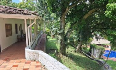 Finca en la parcealción La Siria con piscina en venta. Amagá - Antioquia