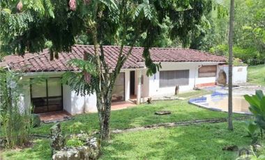 Finca en la parcealción La Siria con piscina en venta. Amagá - Antioquia