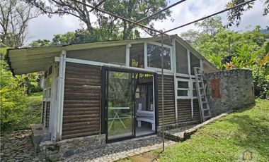 Finca en la parcealción La Siria con piscina en venta. Amagá - Antioquia