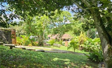 Finca en la parcealción La Siria con piscina en venta. Amagá - Antioquia