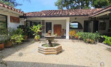 Finca en la parcealción La Siria con piscina en venta. Amagá - Antioquia