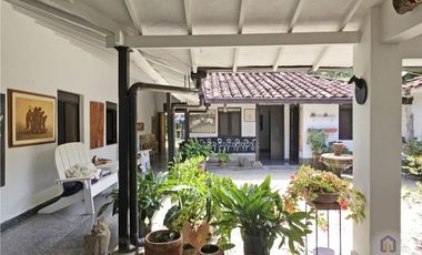 Finca en la parcealción La Siria con piscina en venta. Amagá - Antioquia