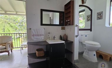 Finca en la parcealción La Siria con piscina en venta. Amagá - Antioquia