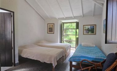 Finca en la parcealción La Siria con piscina en venta. Amagá - Antioquia