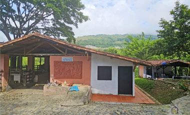 Finca en la parcealción La Siria con piscina en venta. Amagá - Antioquia