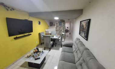 Venta de casa con local en ExHacienda San Felipe, Municipio Coacalco, Méx.