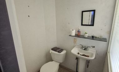 Venta de casa con local en ExHacienda San Felipe, Municipio Coacalco, Méx.