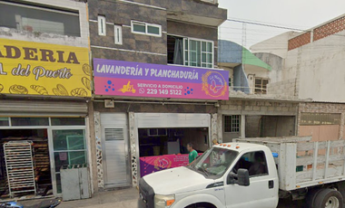 GJL.- VENTA CASA CON LOCAL COMERCIAL EN Avenida Victor Sanchez No. 1104 Mz. 25 Lt. 49, Fraccionamiento, Los Torrentes, Veracruz, Veracruz, C.P. 91808