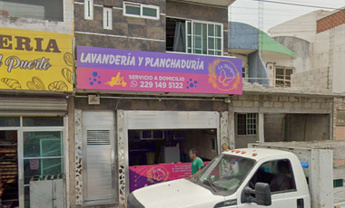 GJL.- VENTA CASA CON LOCAL COMERCIAL EN Avenida Victor Sanchez No. 1104 Mz. 25 Lt. 49, Fraccionamiento, Los Torrentes, Veracruz, Veracruz, C.P. 91808