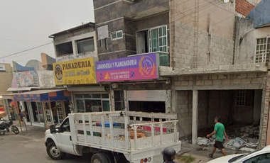 GJL.- VENTA CASA CON LOCAL COMERCIAL EN Avenida Victor Sanchez No. 1104 Mz. 25 Lt. 49, Fraccionamiento, Los Torrentes, Veracruz, Veracruz, C.P. 91808