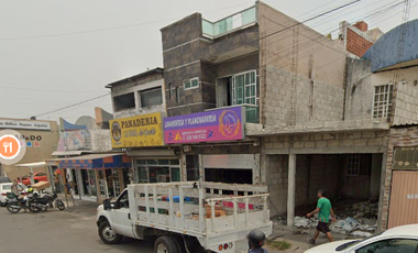 GJL.- VENTA CASA CON LOCAL COMERCIAL EN Avenida Victor Sanchez No. 1104 Mz. 25 Lt. 49, Fraccionamiento, Los Torrentes, Veracruz, Veracruz, C.P. 91808