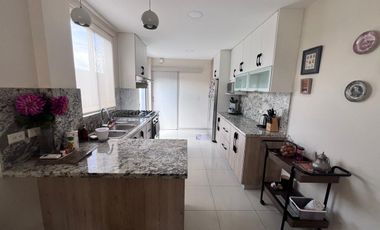 EN ALQUILER CASA ESQUINERA AMOBLADA EN VIA A LA COSTA, URB PORTO ALEGRE, KM 12.5