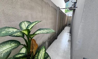 EN ALQUILER CASA ESQUINERA AMOBLADA EN VIA A LA COSTA, URB PORTO ALEGRE, KM 12.5