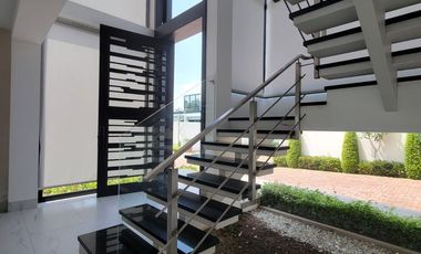 En alquiler lujosa y moderna casa semiamoblada en Isla Mocoli, Samborondon