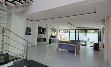 En alquiler lujosa y moderna casa semiamoblada en Isla Mocoli, Samborondon