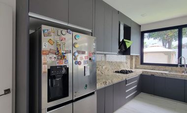 En alquiler lujosa y moderna casa semiamoblada en Isla Mocoli, Samborondon