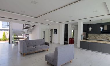 En alquiler lujosa y moderna casa semiamoblada en Isla Mocoli, Samborondon