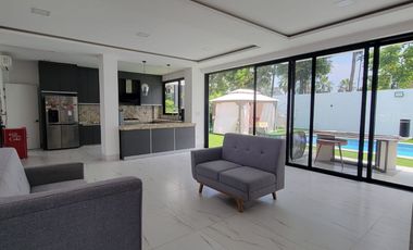 En alquiler lujosa y moderna casa semiamoblada en Isla Mocoli, Samborondon